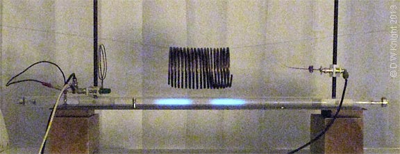self-resonant coil with ground plane. Hg vapour tube shows max E-field
